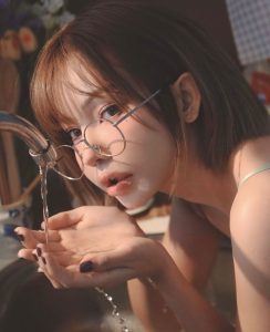 สาวเเว่น