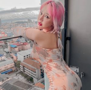 ดีเจสาวสวย