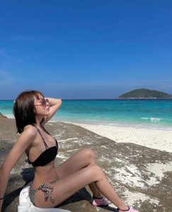 ชุดว่ายน้ำ