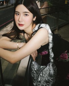 ดาราสาว