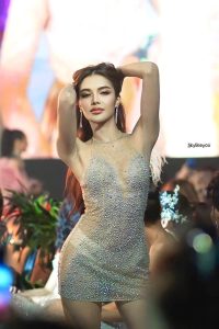 นักแสดง