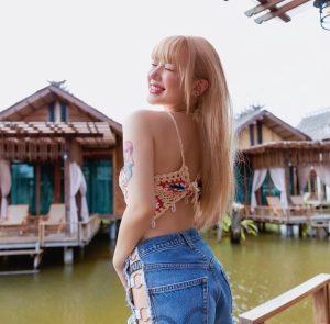 เน็ตไอดอลชื่อดัง