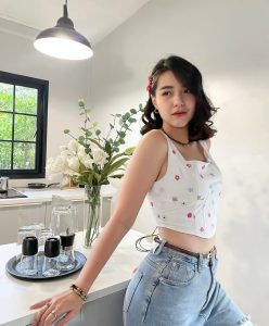 มีนตรา อินทิรา นักร้องดาวรุ่ง