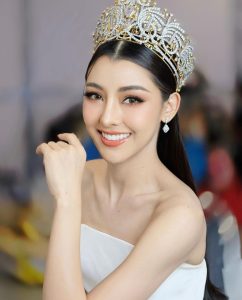 ยุวเฟิร์น ประวัติ